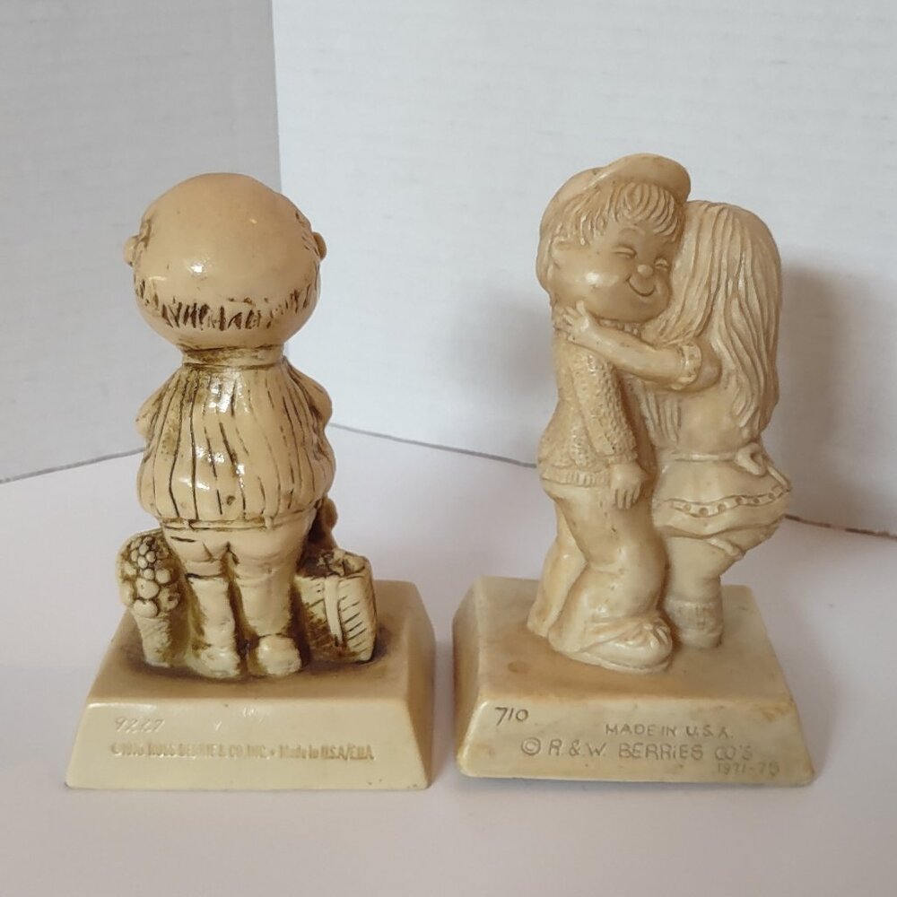 Vintage 70s Set of 2 R&W Berries Loving You 710 Happy Retirement 9227 USA Figure - Picture 3 of 6